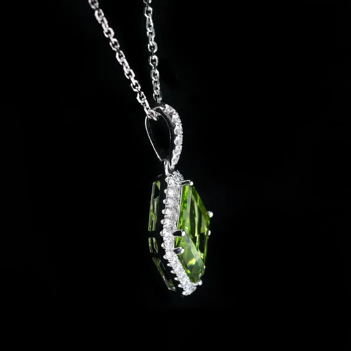 Necklaces The Gem House 14K White Gold 171 Carat Peridot and Diamond Pendant
