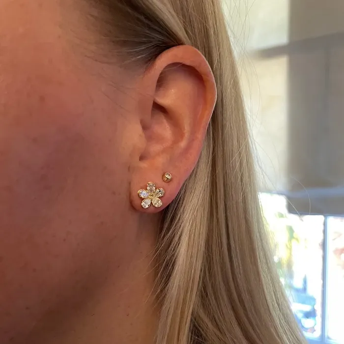 Croghans Earrings 14ctw Pear Shaped Diamond 18K Gold Flower Stud Earrings