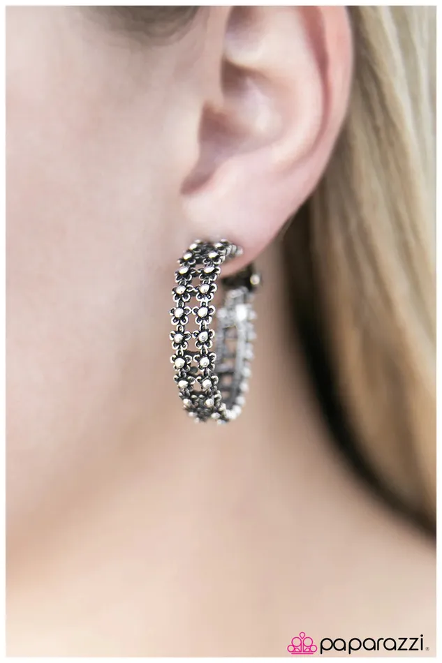 Earrings Paparazzi Jewelry Paparazzi Earring I Have FLORALS Silver