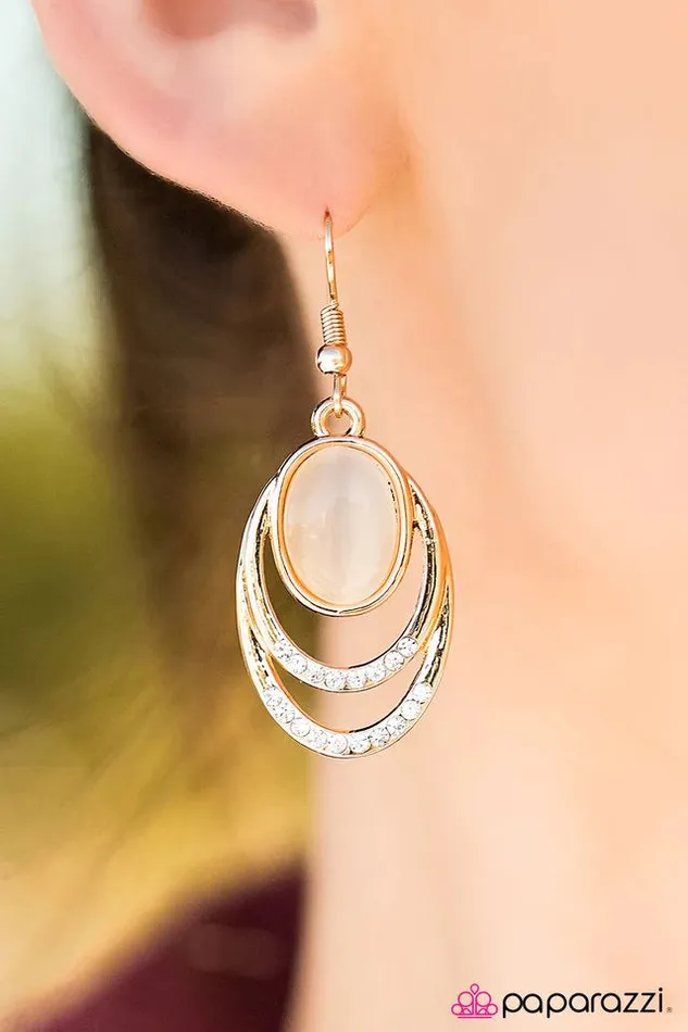Earrings Paparazzi Jewelry Paparazzi Earring Moonlight Over Paris Gold