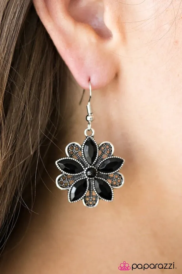 Earrings Paparazzi Jewelry Paparazzi Earring Tahitian Garden Black