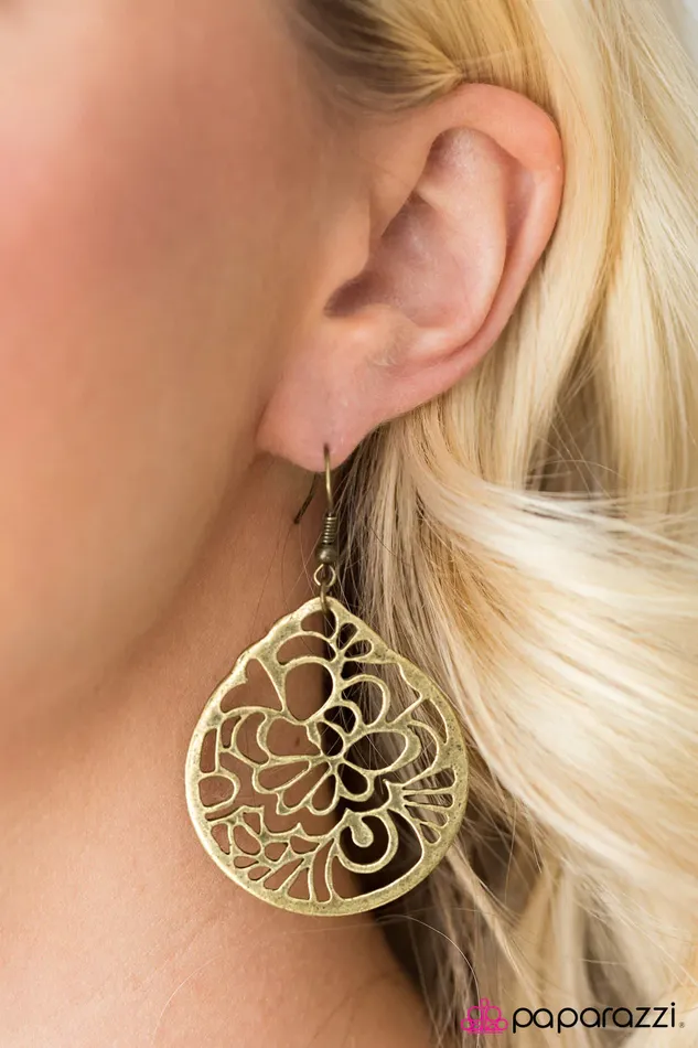 Paparazzi Earring Guam Gardens Brass Paparazzi Jewelry Earrings