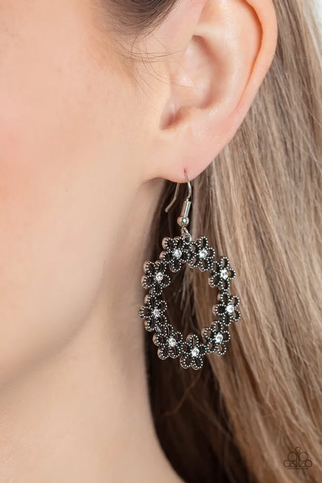 Paparazzi Jewelry Earrings Paparazzi Earring Floral Halos White