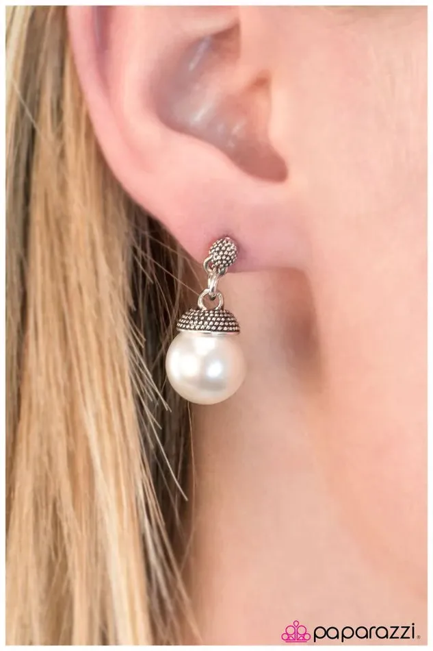 Paparazzi Jewelry Earrings Paparazzi Earring Girl With The Pearl Earring White