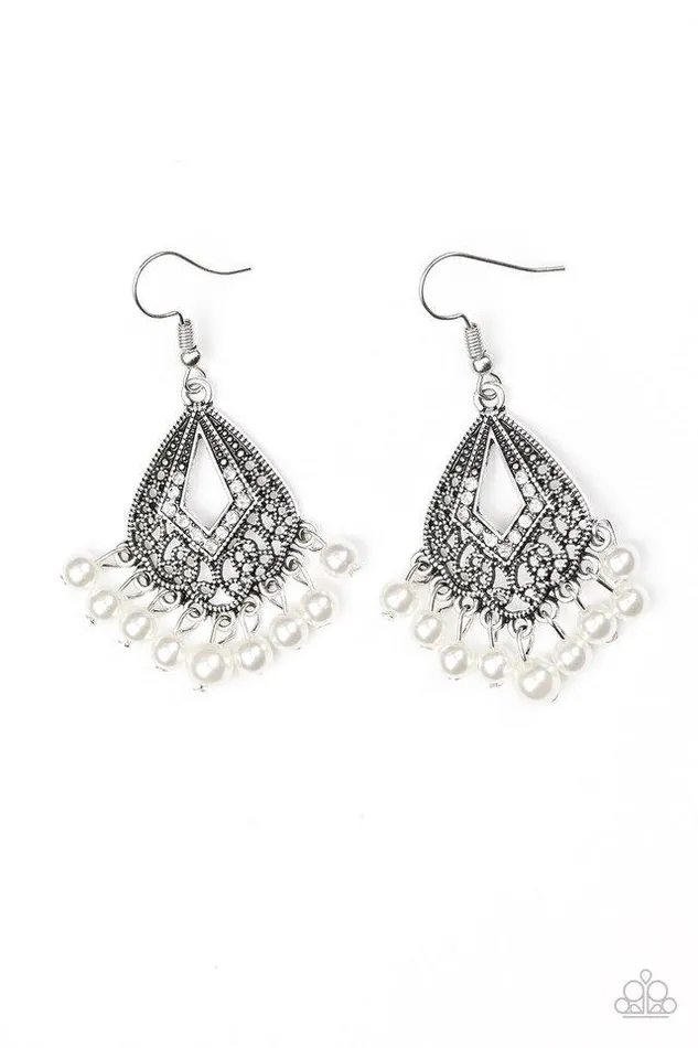 Paparazzi Jewelry Earrings Paparazzi Earring Gracefully Gatsby White