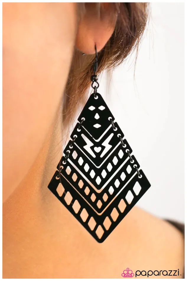 Paparazzi Jewelry Earrings Paparazzi Earring Haute Hardware Black
