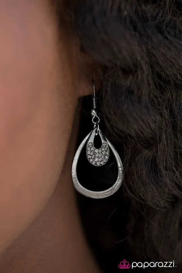 Paparazzi Jewelry Earrings Paparazzi Earring Light Storm Black