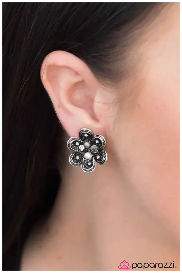 Paparazzi Jewelry Earrings Paparazzi Earring Never Let Me Go White