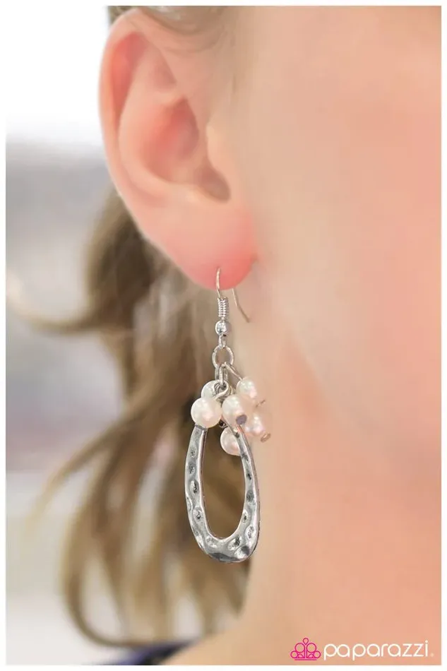 Paparazzi Jewelry Earrings Paparazzi Earring O Me O My White
