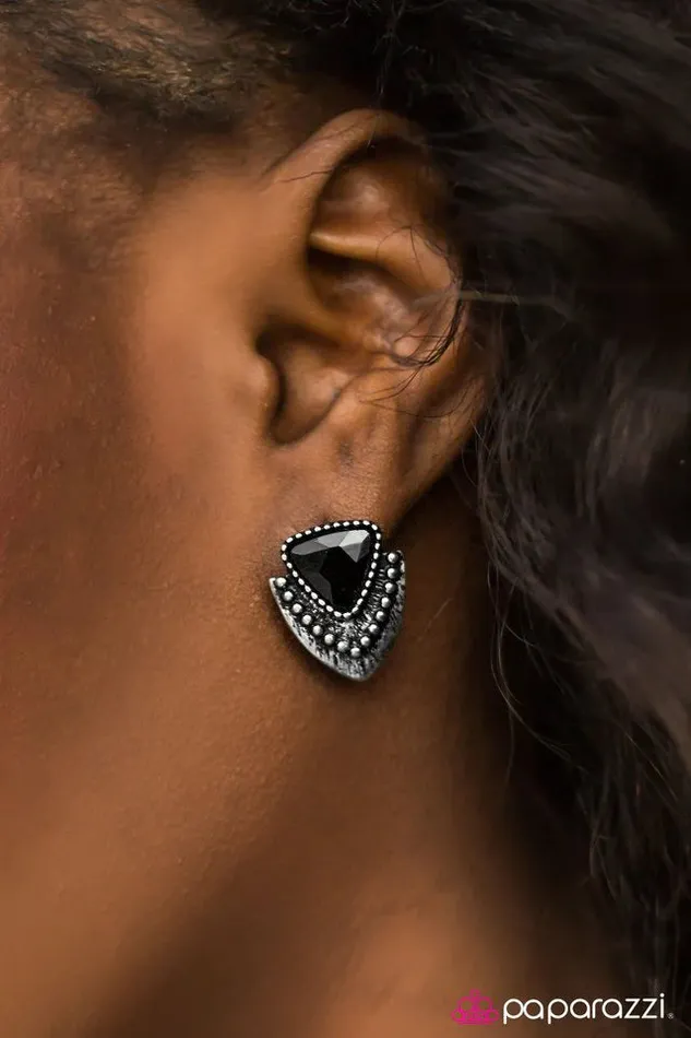 Paparazzi Jewelry Earrings Paparazzi Earring One REFINED Day Black