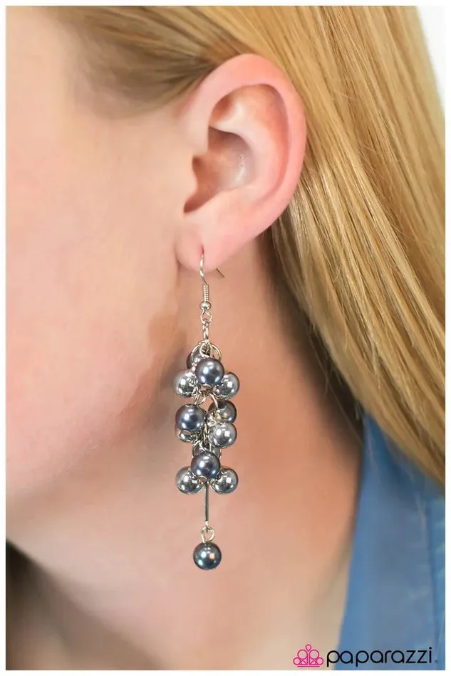 Paparazzi Jewelry Earrings Paparazzi Earring Pulling Away Silver