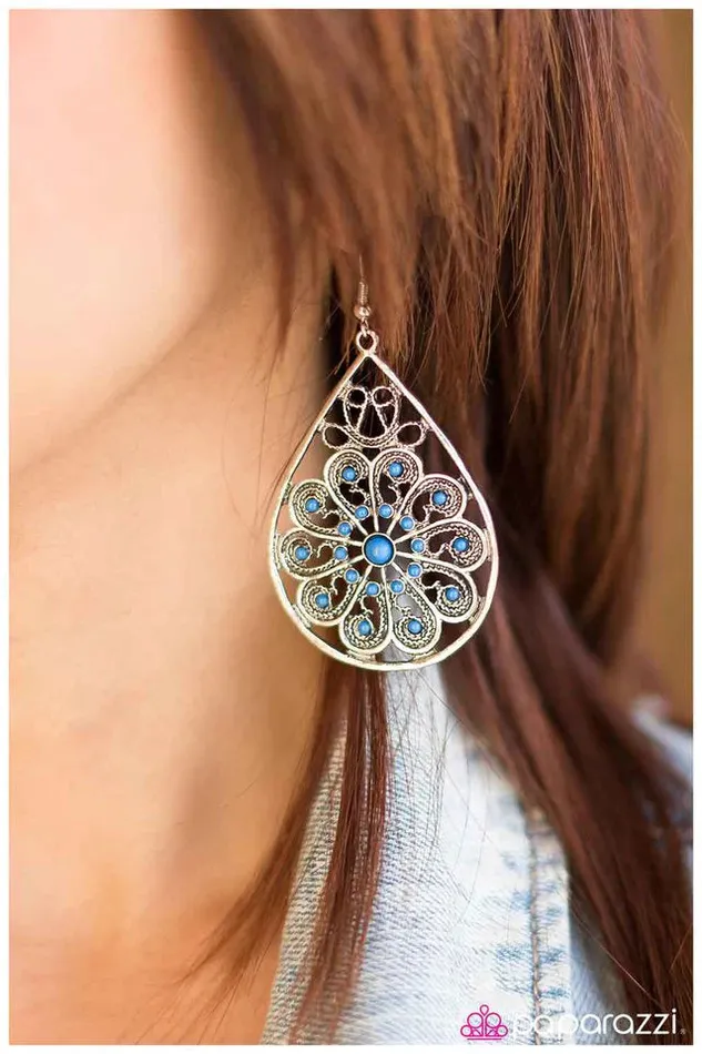 Paparazzi Jewelry Earrings Paparazzi Earring Twists and Turns Blue