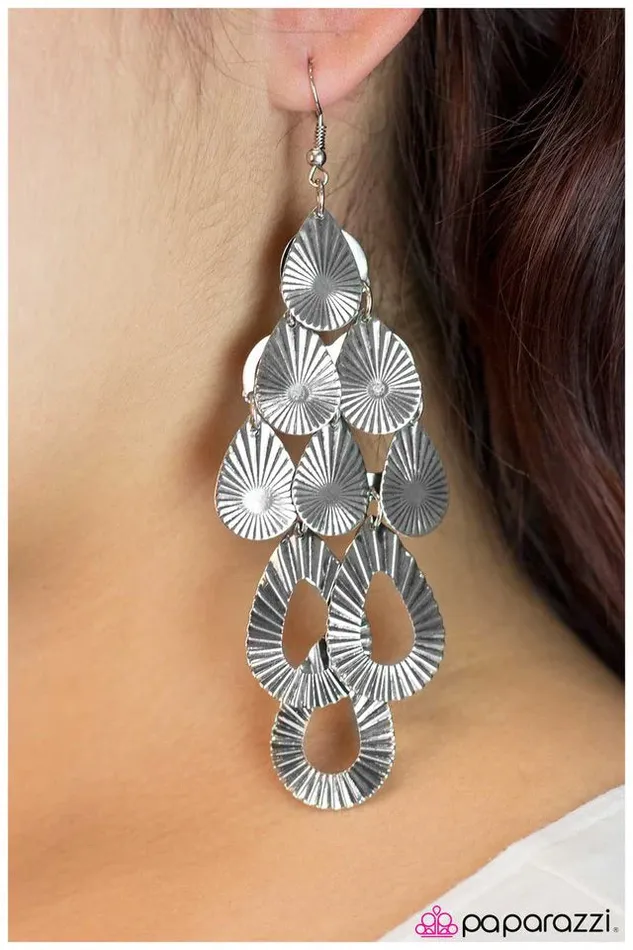 Paparazzi Jewelry Paparazzi Earring Climbing the Social Ladder Black Earrings
