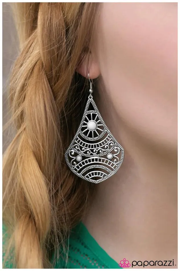 Paparazzi Jewelry Paparazzi Earring Corolla Sunrise White Earrings