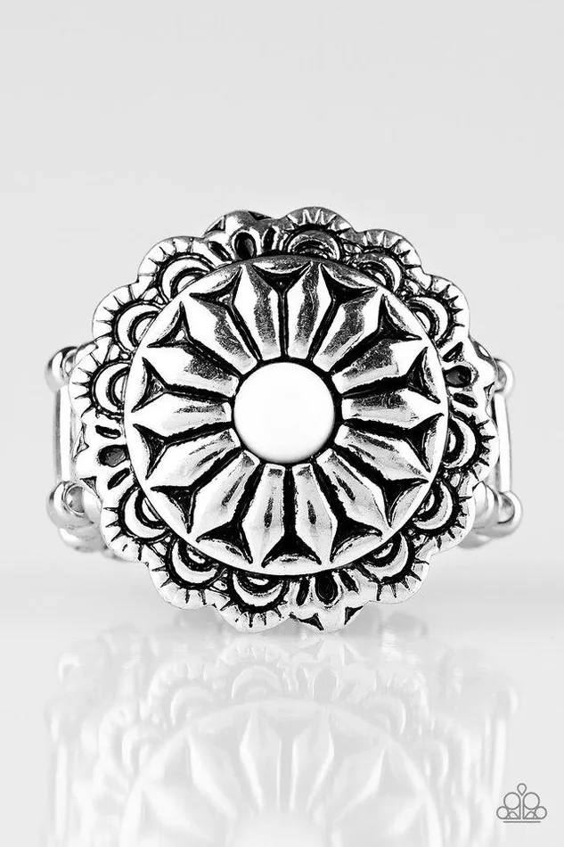 Paparazzi Jewelry Rings Paparazzi Ring Daringly Daisy White