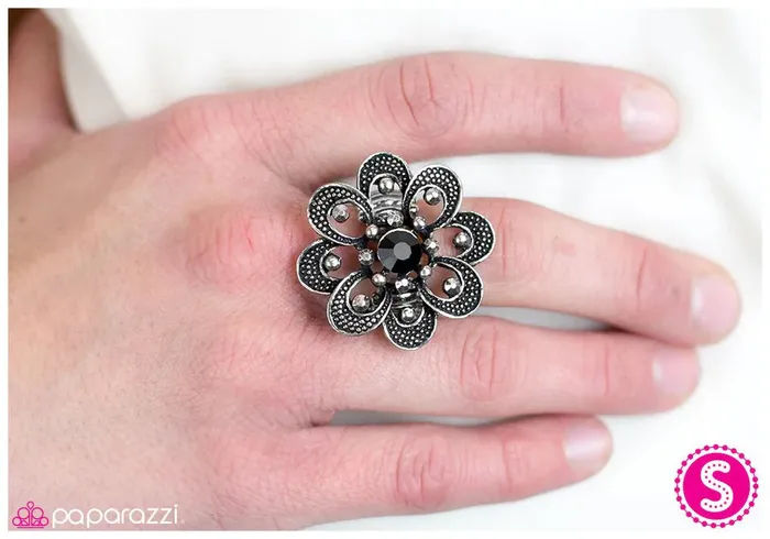 Paparazzi Ring Growing Admiration Black Paparazzi Jewelry Rings