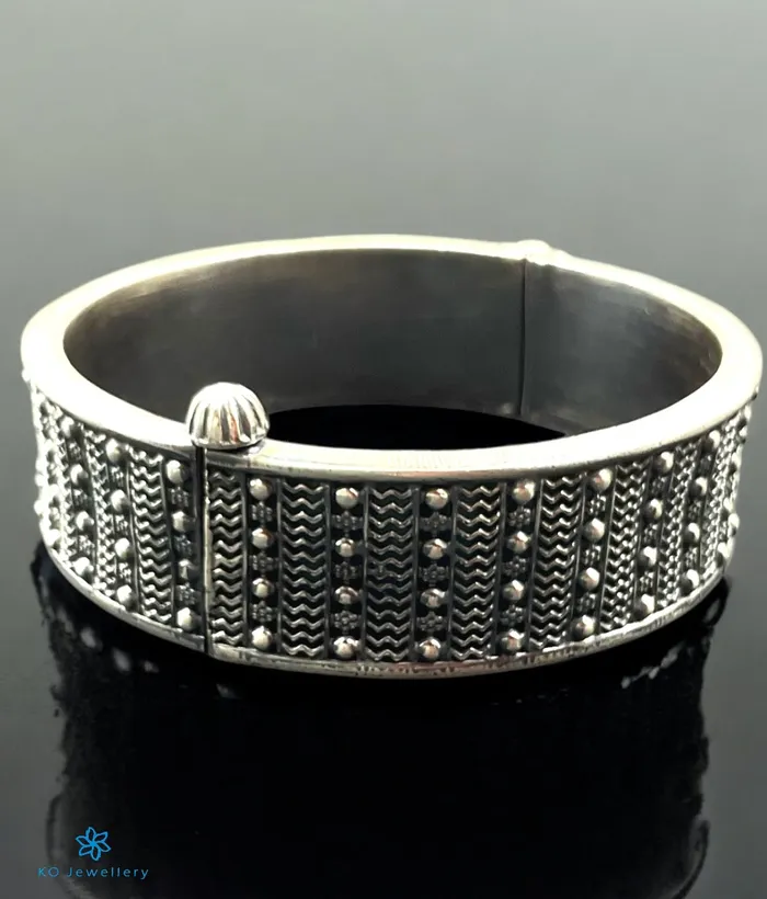 Bracelets Silversmith The Muktika Silver Antique Openable BraceletSizeOxidised22242628