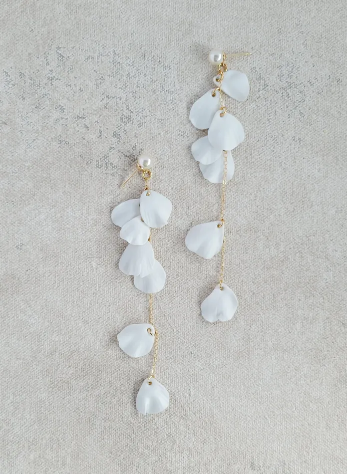 Earrings twigs honey Dangling sculpted petals and chain earrings Style 2568