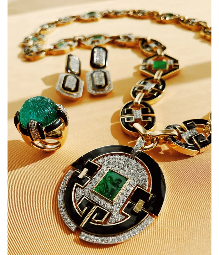 Pantheon Ring Carved Emerald David Webb Workshop Rings