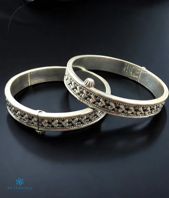 The Yudhvan Silver Antique Openable Bracelet SingleOxidisedSize22242628 Silversmith Bracelets The Yudhvan Silver Antique Openable Bracelet SingleOxidisedSize22242628 Silversmith Bracelets